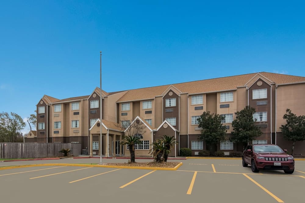 Americas Best Value Inn & Suites Lake Charles at I-210 Exit 5 — hotel in Lake Charles, Louisiana