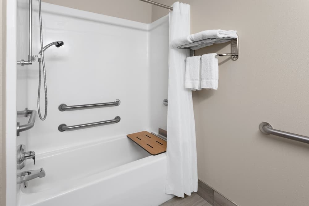 Americas Best Value Inn & Suites Racine gallery photo in Mount Pleasant, WI — image 16