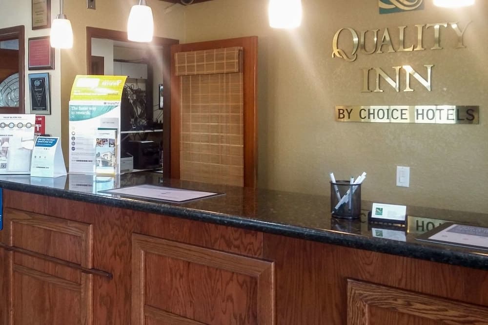 Quality Inn San Diego I-5 Naval Base property views in San Diego, CA — gallery photo 3