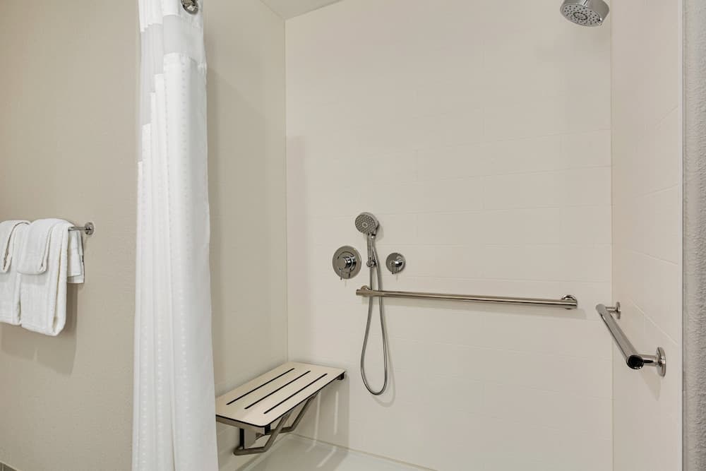 Holiday Inn Express & Suites Hayward - Castro Valley by IHG gallery photo in Hayward, CA — image 20
