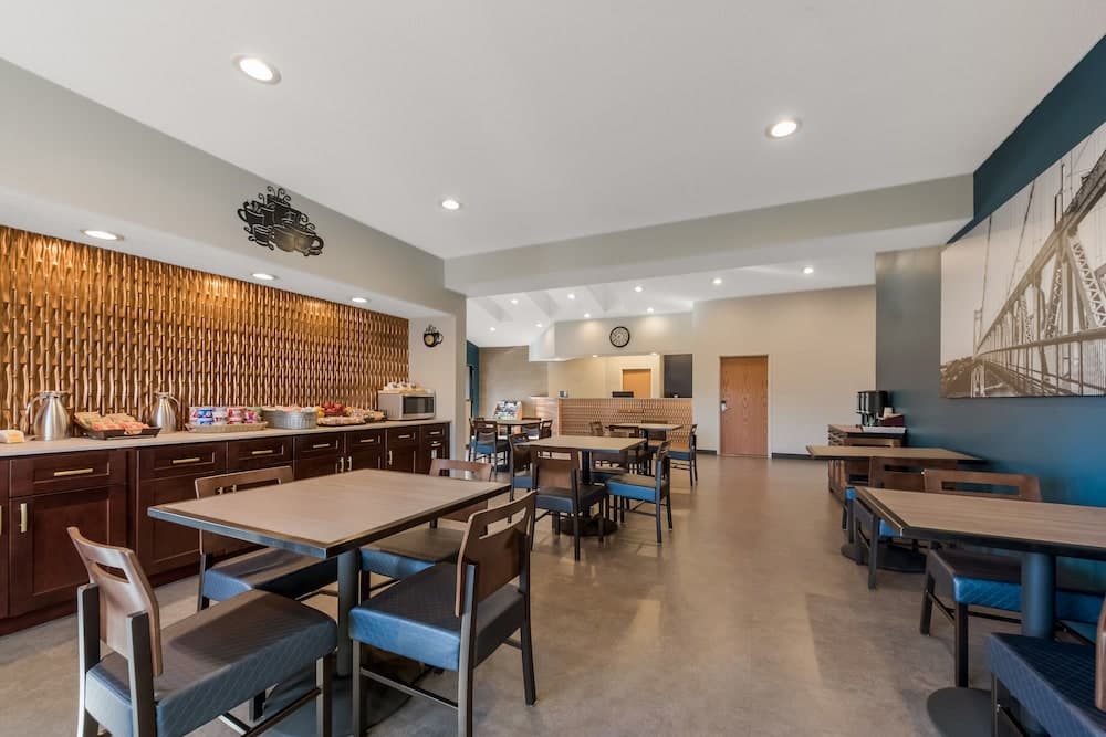 SureStay Plus Hotel by Best Western Highland Poughkeepsie gallery photo in Highland, NY — image 9