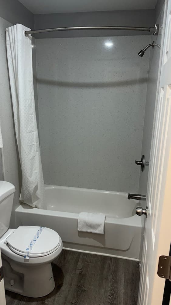 PACIFIC EXPRESS INN gallery photo in Merced, CA — image 6
