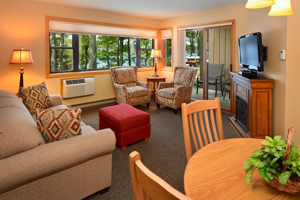 The Pointe Hotel and Suites interior in Minocqua, WI — gallery photo 2