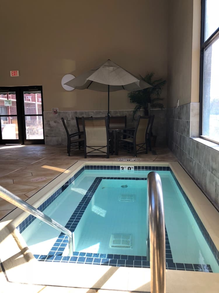 Express Suites Riverport Inn & Suites gallery photo in Winona, MN — image 34