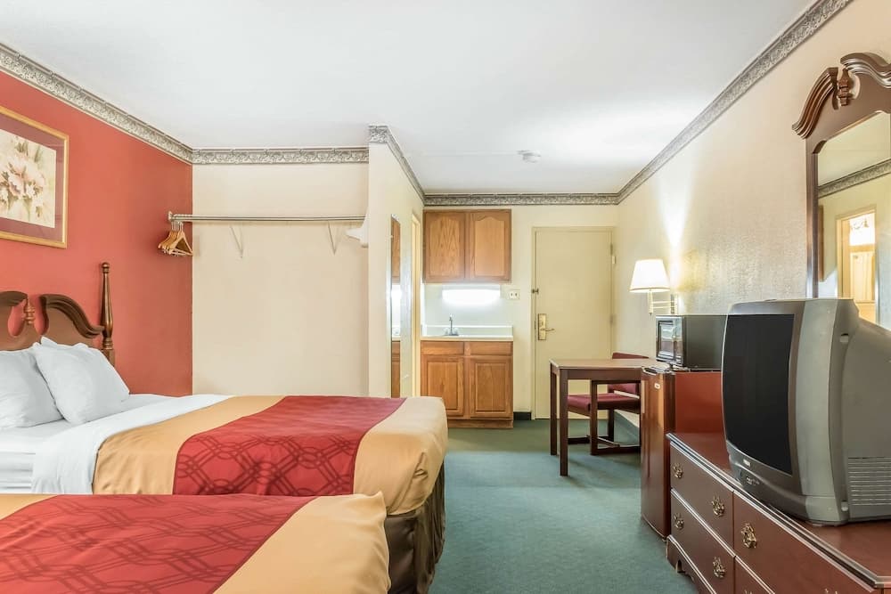 Econo Lodge Reading Airport gallery photo in Reading, PA — image 43