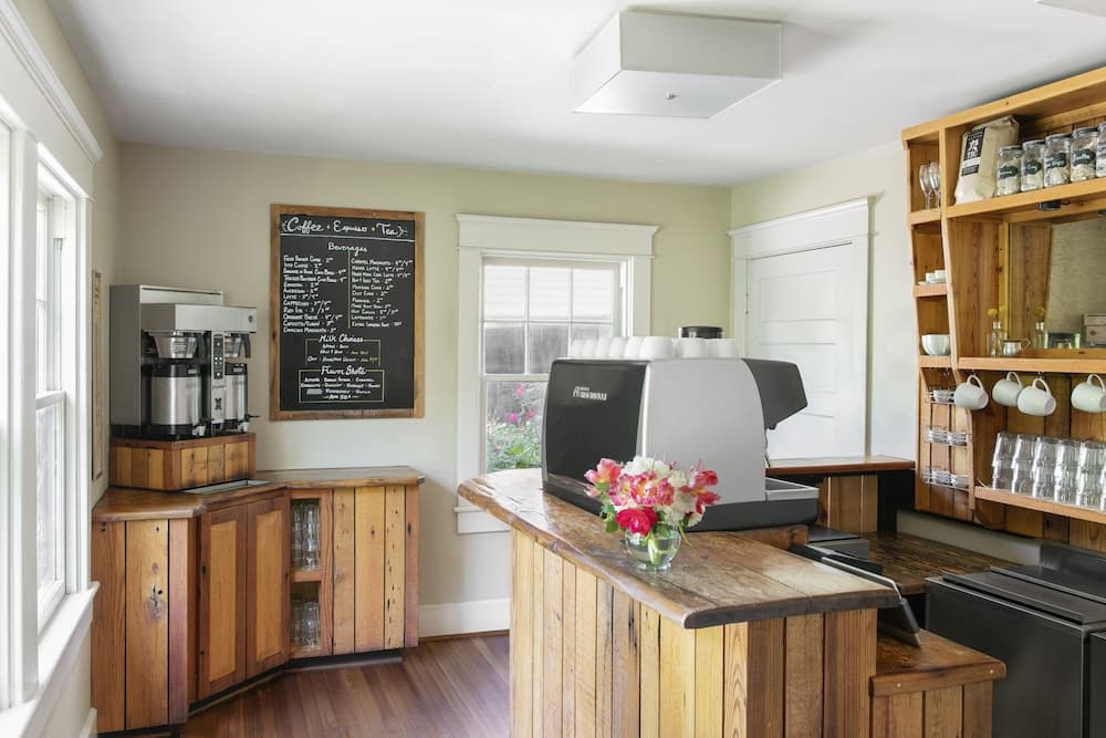 Oakhurst Inn at the University gallery photo in Charlottesville, VA — image 4