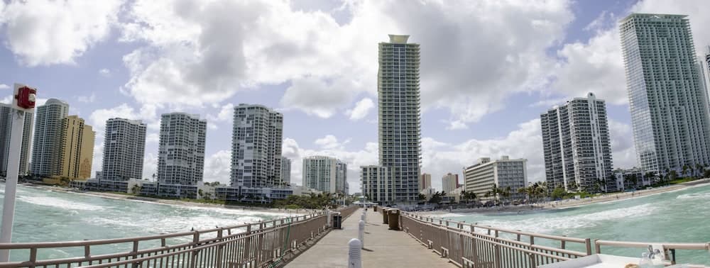 Intracostal Sunny Isles interior in Sunny Isles Beach, FL — gallery photo 2