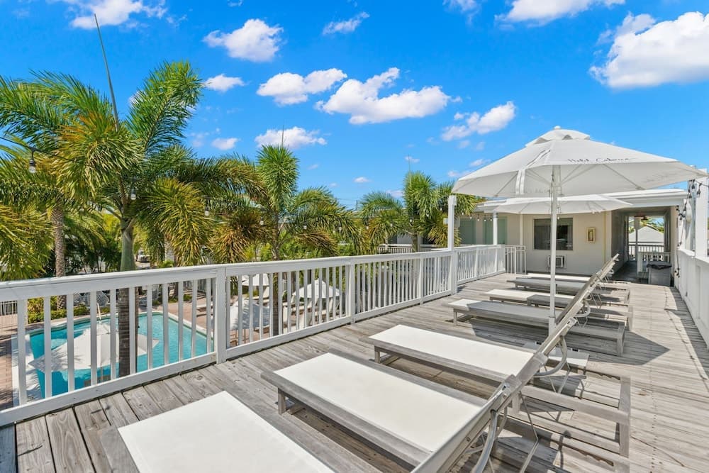 Deluxe King Condo Updated Suite by the Beach! property views in Clearwater Beach — gallery photo 3