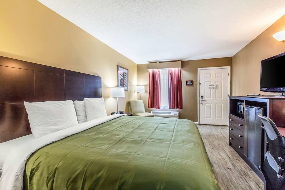 Quality Inn Bessemer I-20 exit 108 property views in Bessemer, AL — gallery photo 3