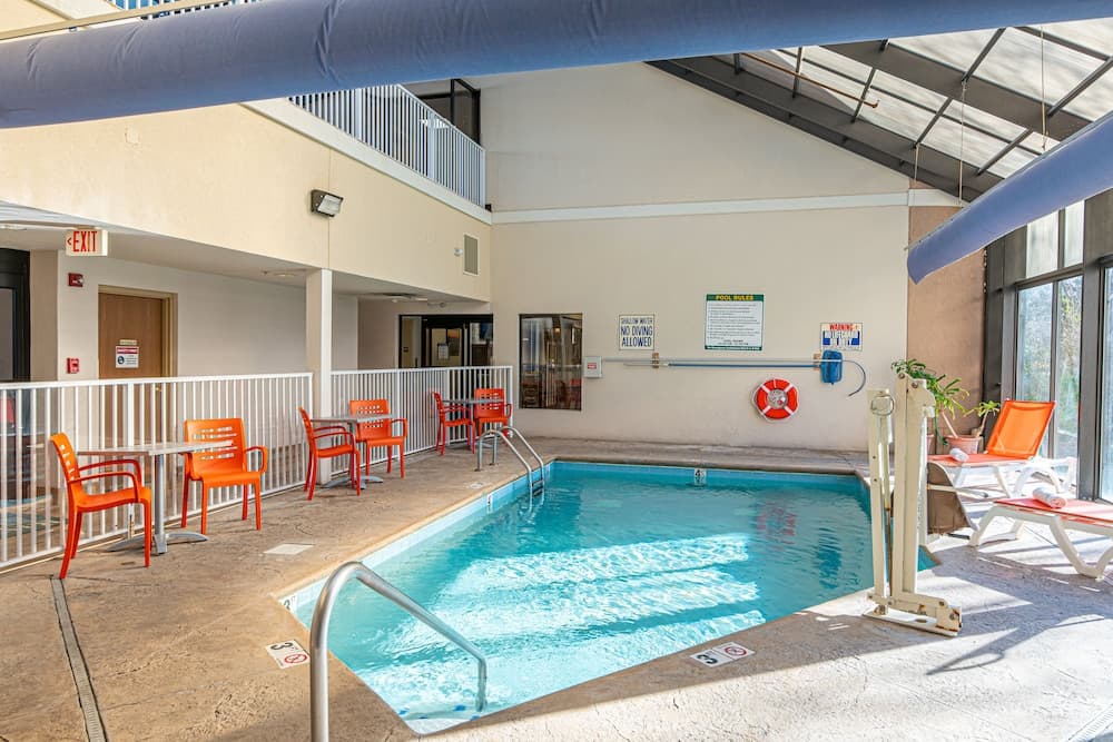 River Bend Inn interior in Pigeon Forge, TN — gallery photo 2