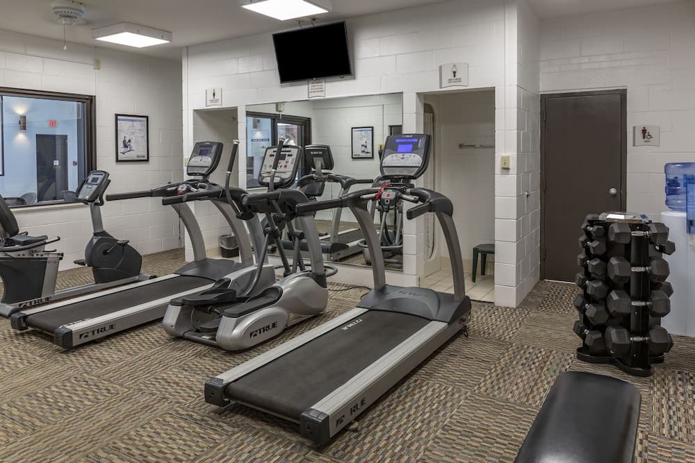 Quality Inn & Suites Zanesville City Center interior in Zanesville, OH — gallery photo 2