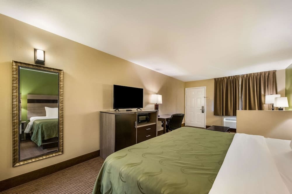 Quality Inn & Suites Garland - East Dallas gallery photo in Garland, TX — image 7