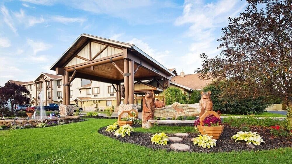 White Pines Inn & Suites gallery photo in Holland, MI — image 29