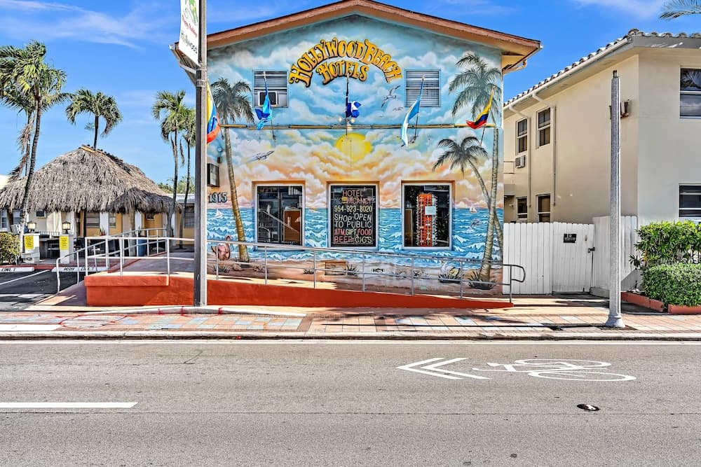 Coastal Sunset interior in Hollywood, FL — gallery photo 2