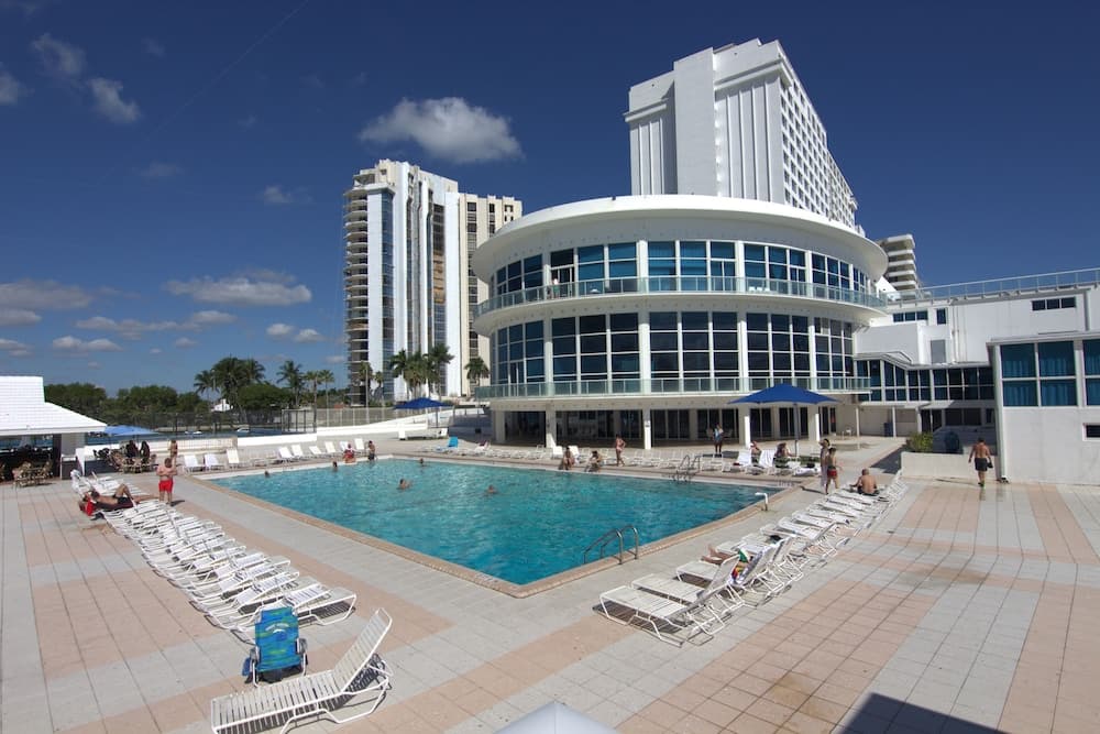 Castle Beach Suites by MiaRentals interior in Miami Beach, FL — gallery photo 2