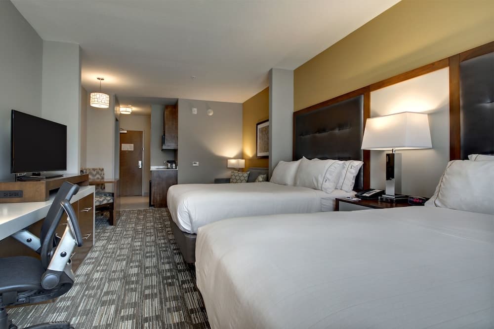 Holiday Inn Express Hotel & Suites Albany by IHG interior in Albany, GA — gallery photo 2