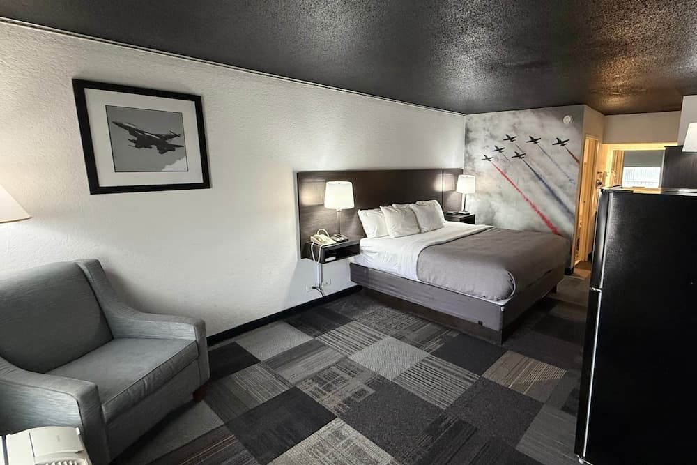 Eglin Extended Stay Hotel, a Howard Johnson by Wyndham property views in Niceville, FL — gallery photo 3