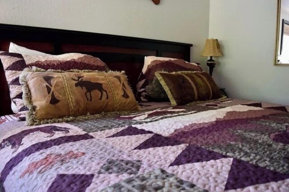 Reflections Inn interior in Kooskia, ID — gallery photo 2