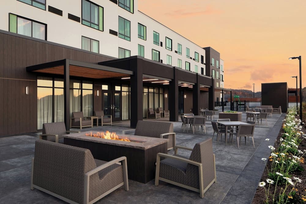 Courtyard by Marriott Kodak Sevierville interior in Kodak — gallery photo 2