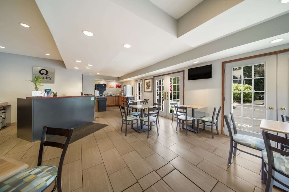 Quality Inn Great Barrington interior in Great Barrington, MA — gallery photo 2