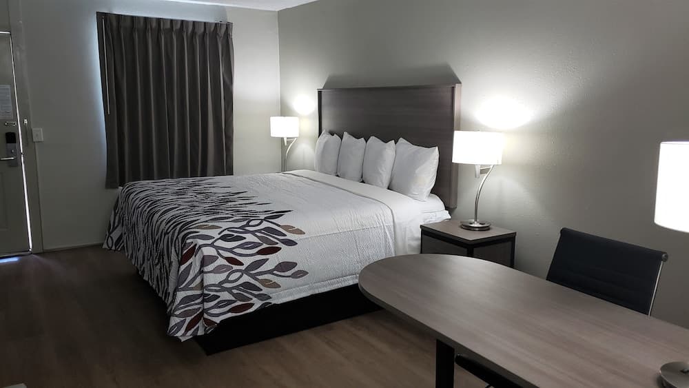Red Roof Inn Cullman property views in Cullman, AL — gallery photo 3