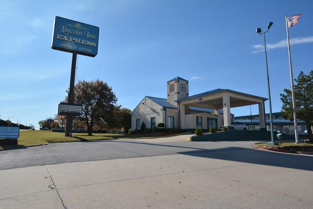 OK Hotel property views in Oklahoma City, OK — gallery photo 3