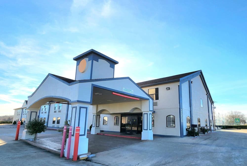 Days Inn by Wyndham Rosenberg featured exterior or lobby in Rosenberg, TX — similar hotel
