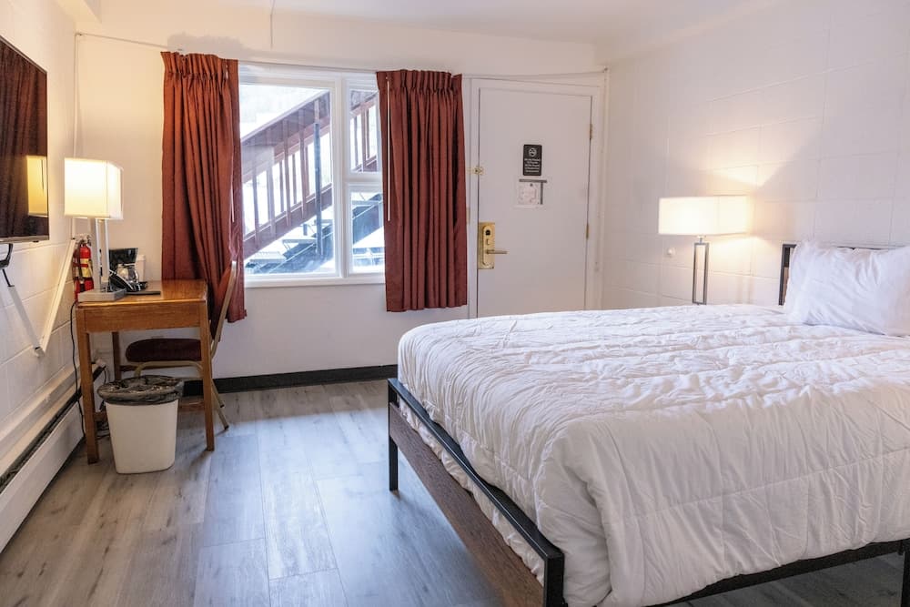 The Driftwood Lodge interior in Juneau, AK — gallery photo 2