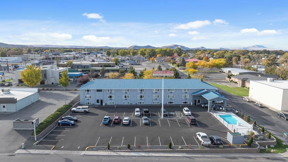 Kennewick Inn & Suites Tri Cities featured exterior or lobby in Kennewick, WA — similar hotel
