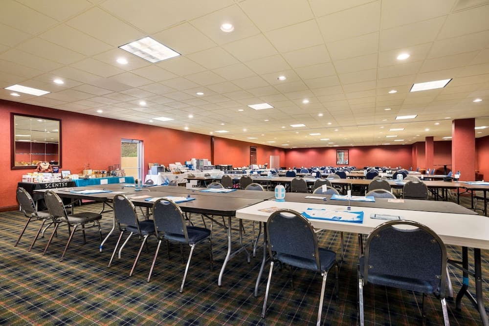 Suburban Studios Syracuse Fairgrounds gallery photo in Syracuse, NY — image 20