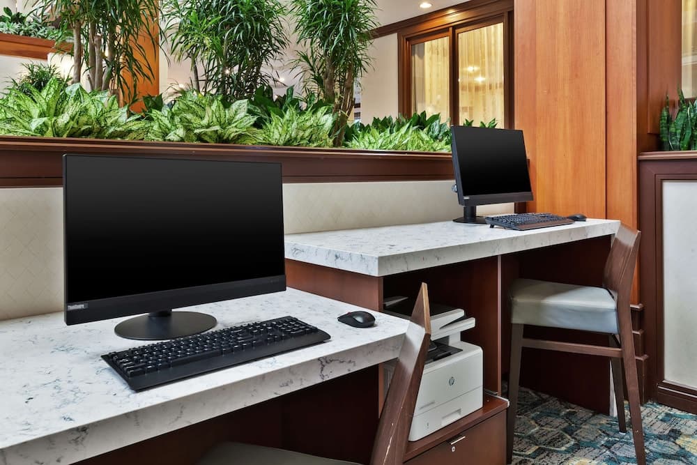 Hotel Auburn Hills interior in Auburn Hills, MI — gallery photo 2