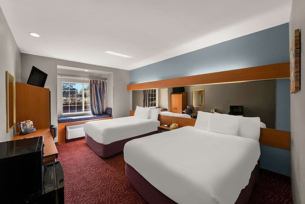 Econo Lodge Inn & Suites Mesquite - Dallas East gallery photo in Mesquite, TX — image 13