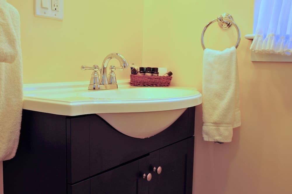Pequot Hotel gallery photo in Oak Bluffs, MA — image 18