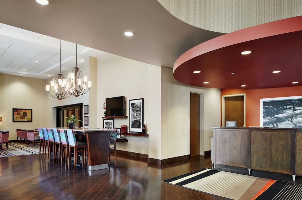 Hampton Inn & Suites Chicago/Mt. Prospect interior in Mount Prospect, IL — gallery photo 2
