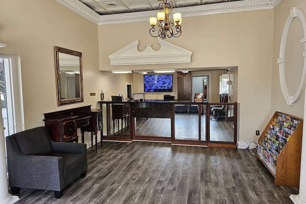 Super 8 by Wyndham Metairie gallery photo in Metairie, LA — image 12