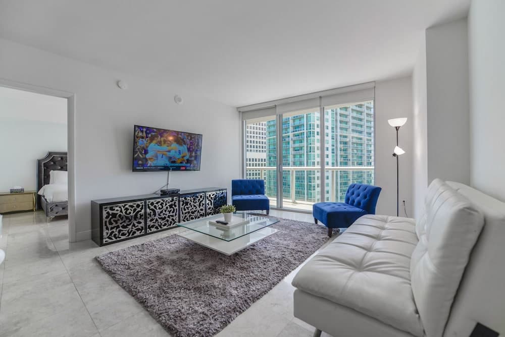 Icon Tower 3 property views in Miami, FL — gallery photo 3