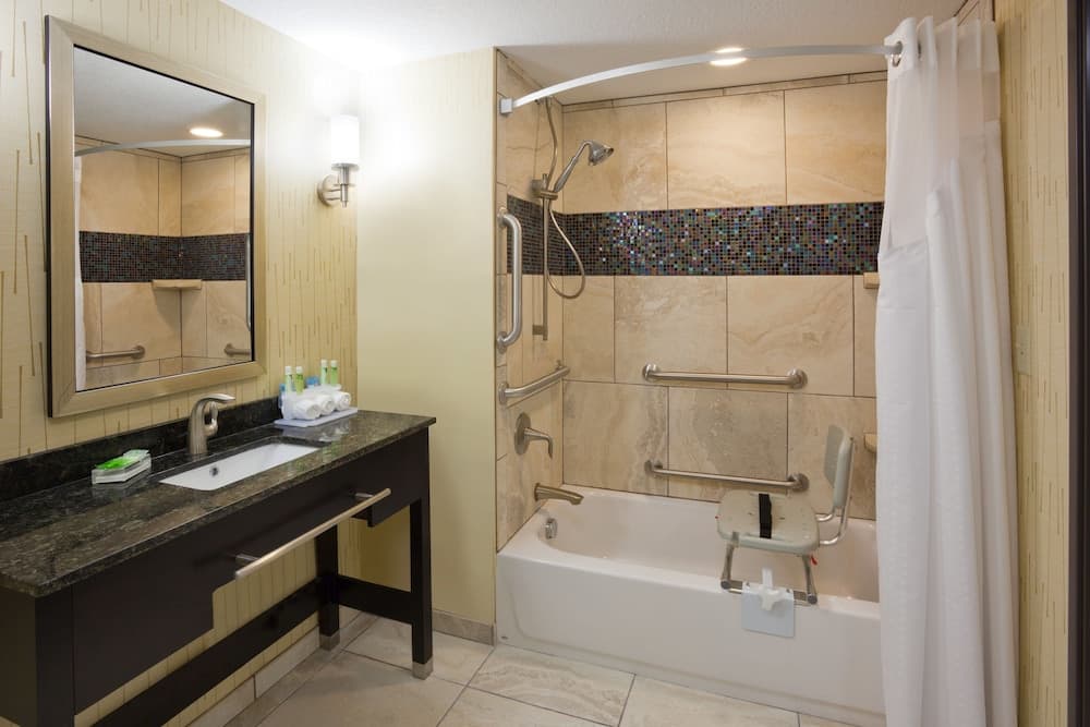 Holiday Inn Express & Suites Davenport by IHG gallery photo in Davenport, IA — image 9