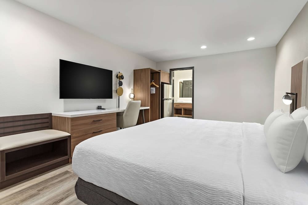 Baymont by Wyndham Beaumont gallery photo in Beaumont, TX — image 41
