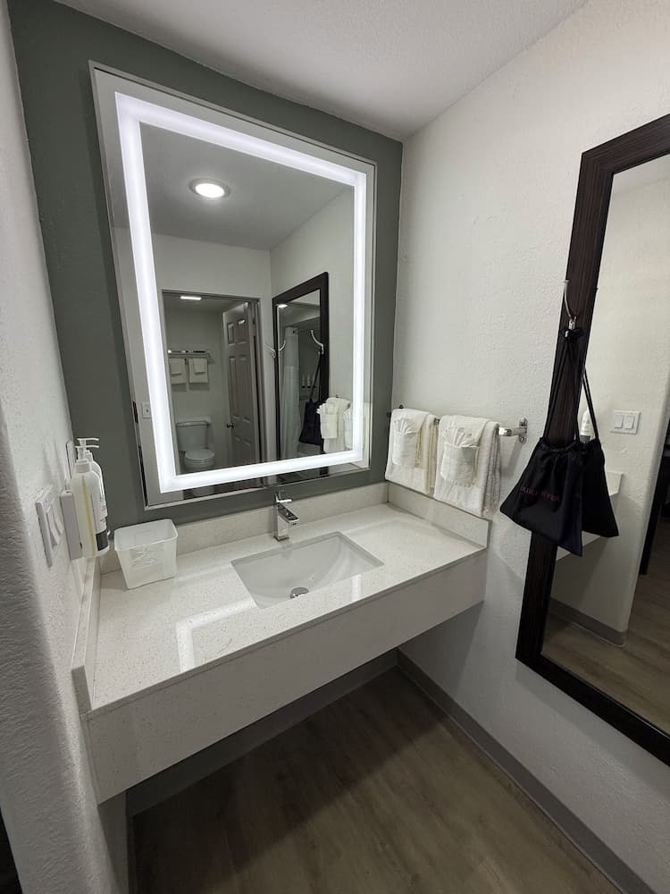 Steinbeck Lodge property views in Salinas, CA — gallery photo 3