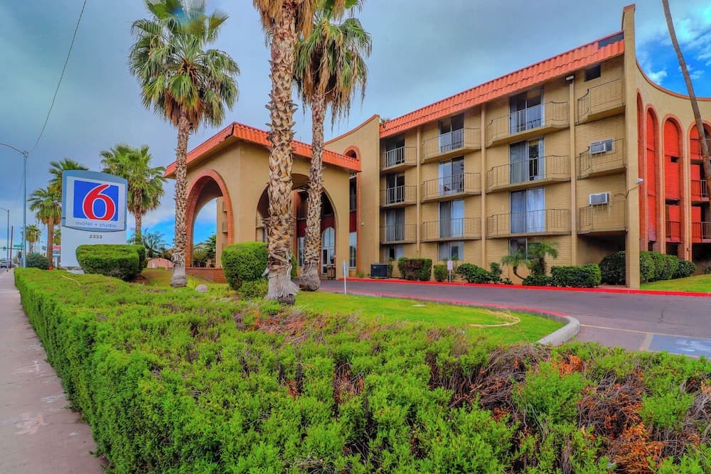 Studio 6 Phoenix, Az – Sky Harbor featured exterior or lobby in Phoenix, AZ — similar hotel