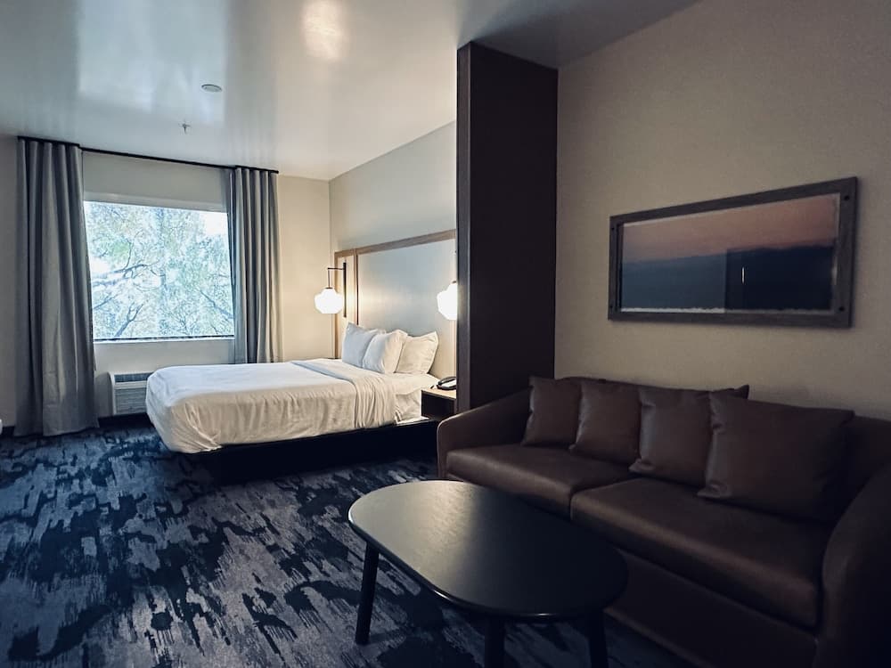 Fairfield Inn & Suites by Marriott Scottsdale Old Town interior in Scottsdale, AZ — gallery photo 2
