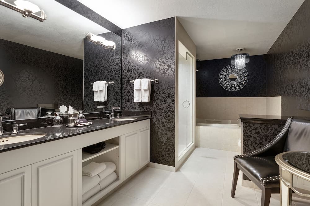 Des Lux Hotel gallery photo in Des Moines, IA — image 48