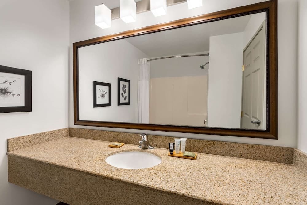 Country Inn & Suites by Radisson, Boise West - Meridian interior in Meridian, ID — gallery photo 2