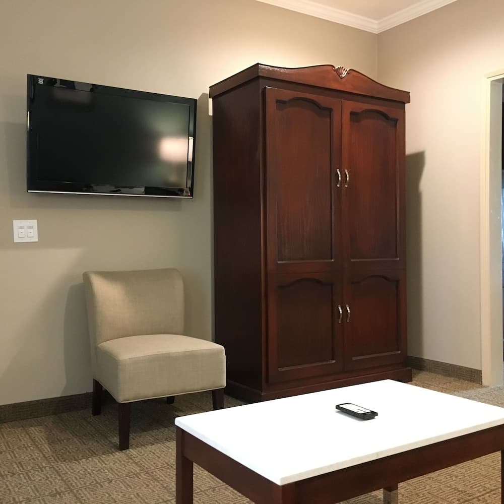 MainStay Suites John Wayne Airport by Choice Hotels gallery photo in Santa Ana, CA — image 73