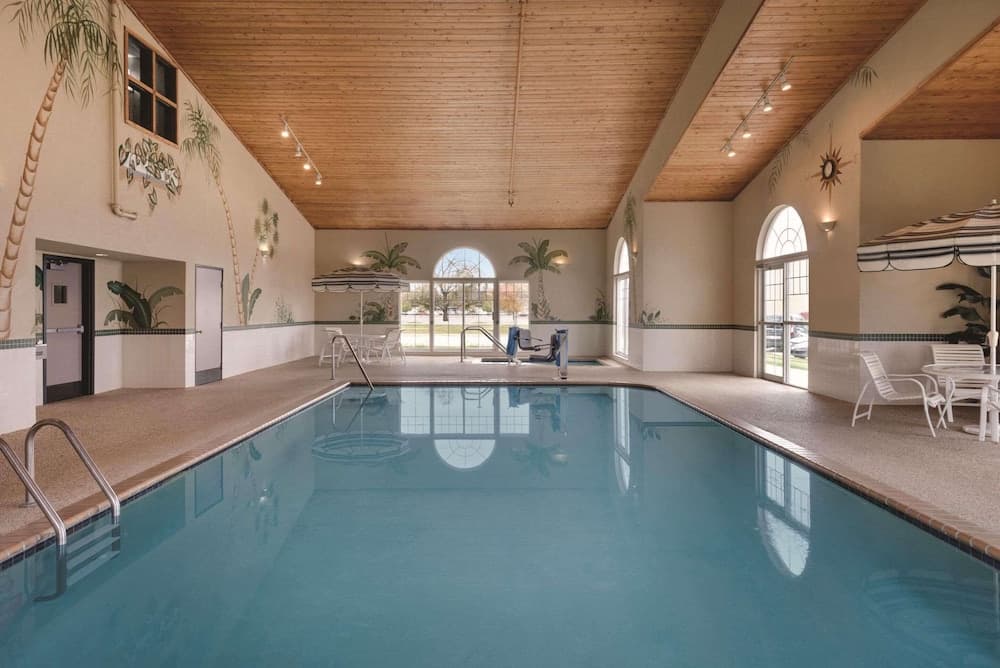 Country Inn & Suites by Radisson, Cedar Falls, IA gallery photo in Cedar Falls, IA — image 10