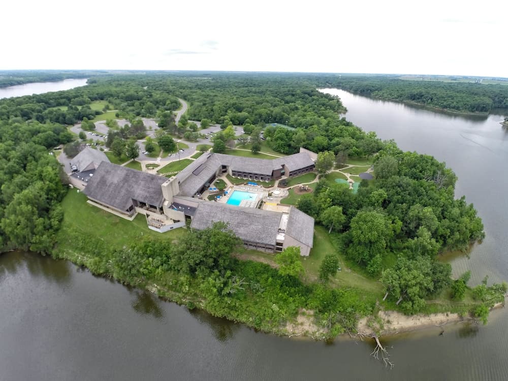 Deer Creek Lodge & Conference Center featured exterior or lobby in Mount Sterling, OH — similar hotel
