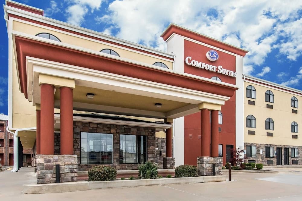 Comfort Suites Fairgrounds West property views in Oklahoma City, OK — gallery photo 3