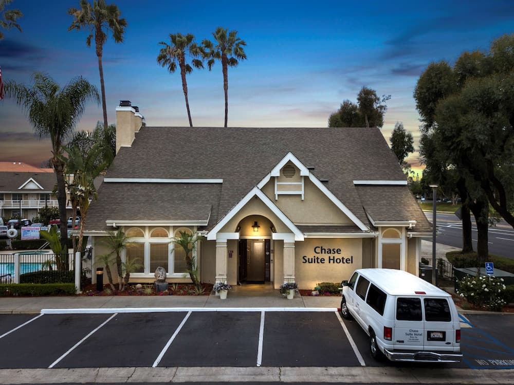 Chase Suites Brea-Fullerton - North Orange County gallery photo in Brea, CA — image 9