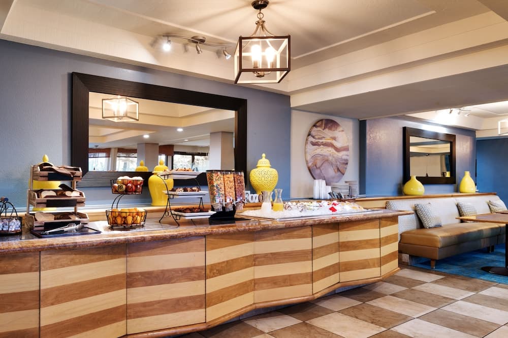 Atrium Hotel at Orange County Airport gallery photo in Irvine, CA — image 23
