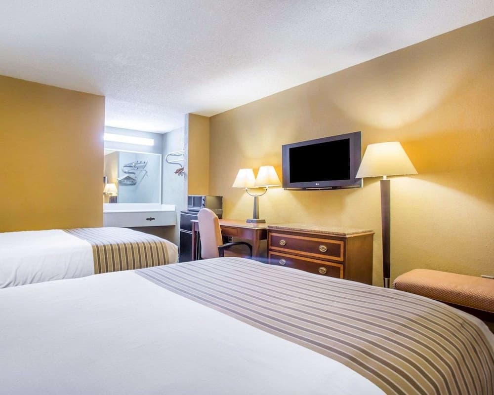Econo Lodge Acworth East interior in Acworth, GA — gallery photo 2